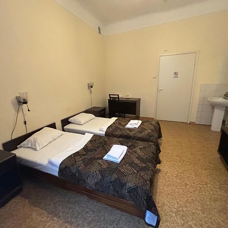 Hostel Viktorija With Private Rooms Riga Exteriör bild