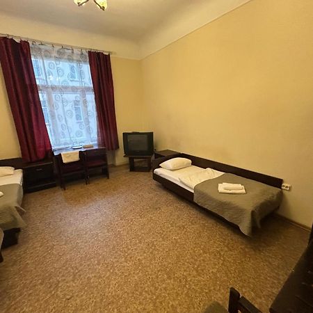 Hostel Viktorija With Private Rooms Riga Exteriör bild