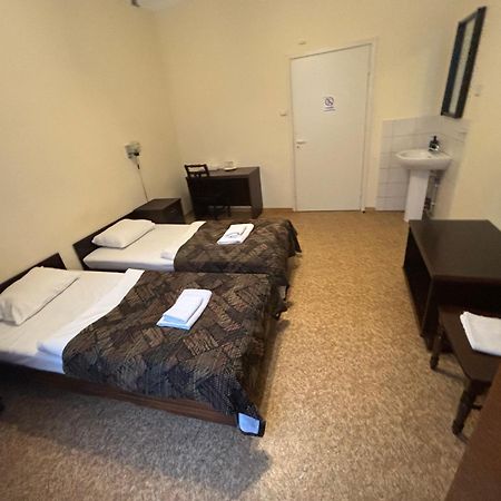 Hostel Viktorija With Private Rooms Riga Exteriör bild