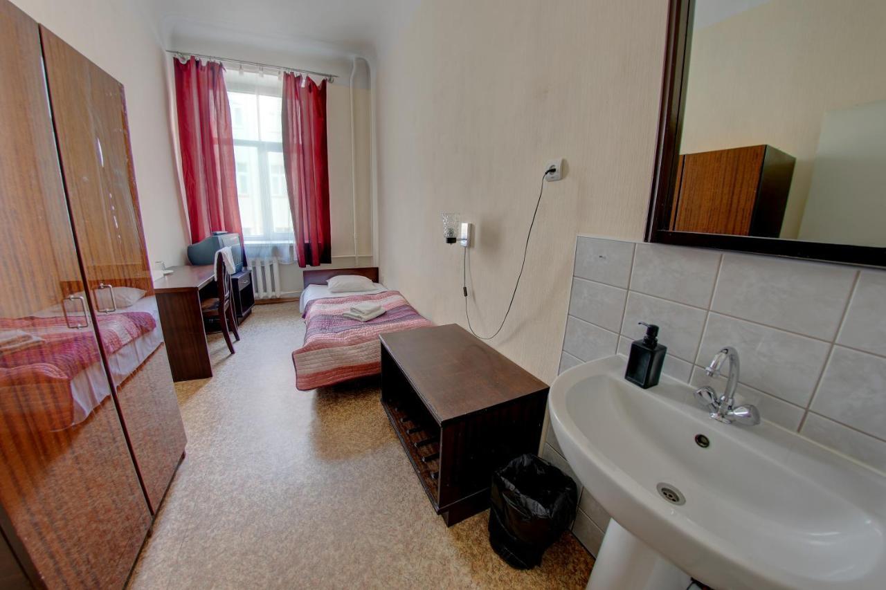 Hostel Viktorija With Private Rooms Riga Exteriör bild