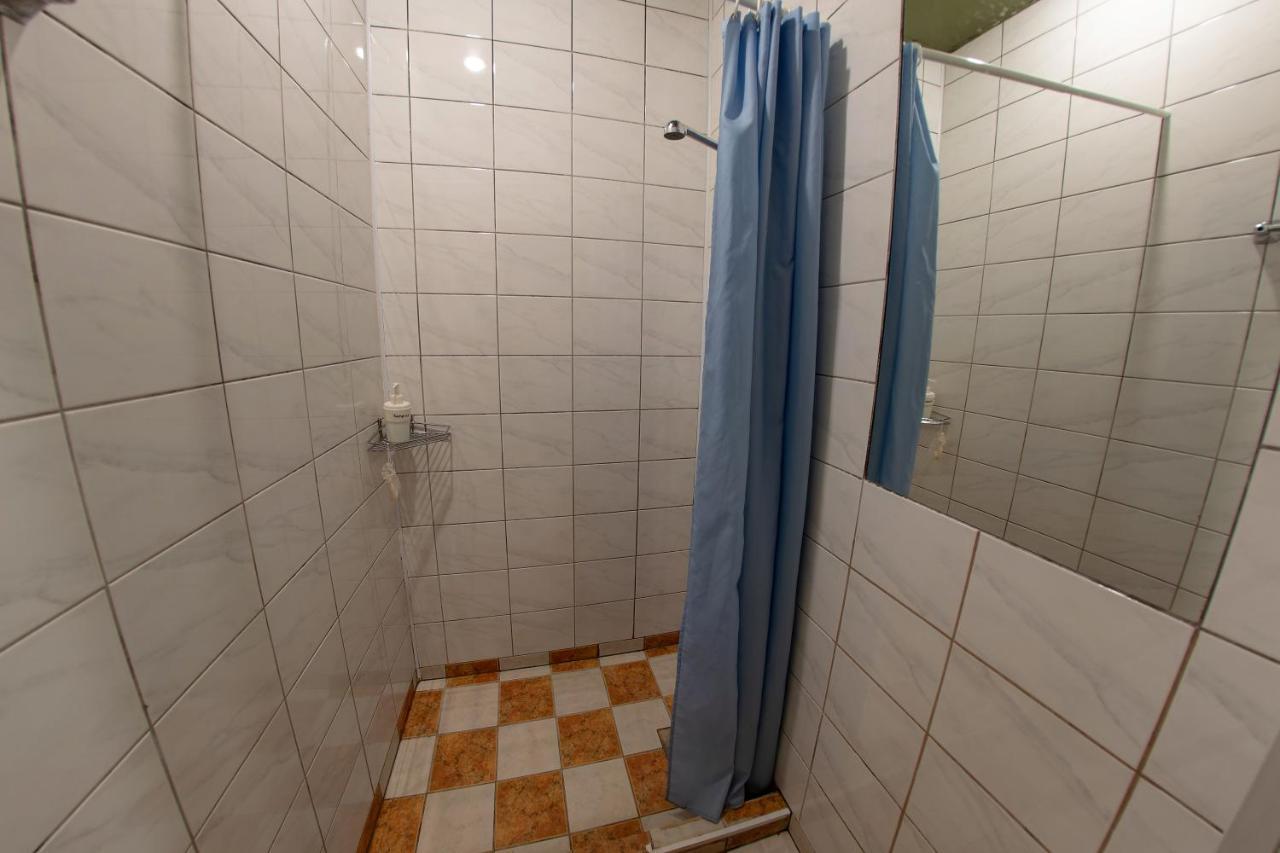 Hostel Viktorija With Private Rooms Riga Exteriör bild