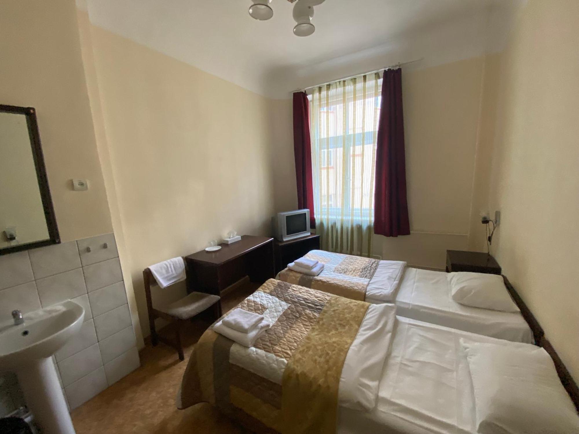 Hostel Viktorija With Private Rooms Riga Exteriör bild