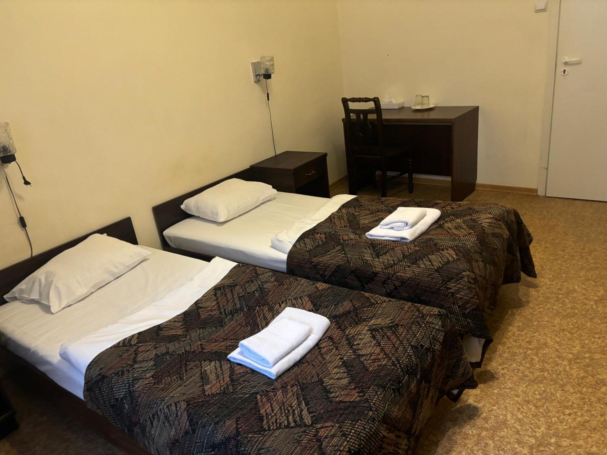 Hostel Viktorija With Private Rooms Riga Exteriör bild