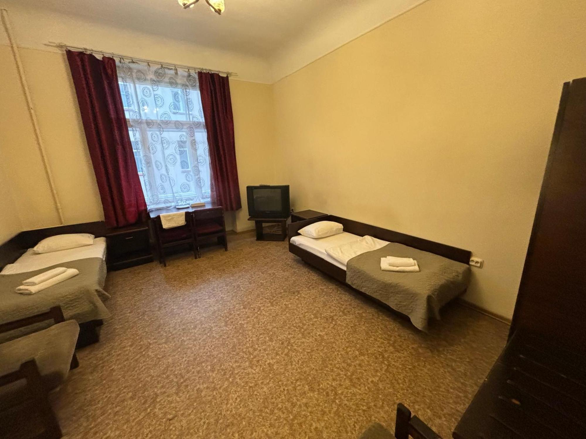 Hostel Viktorija With Private Rooms Riga Exteriör bild