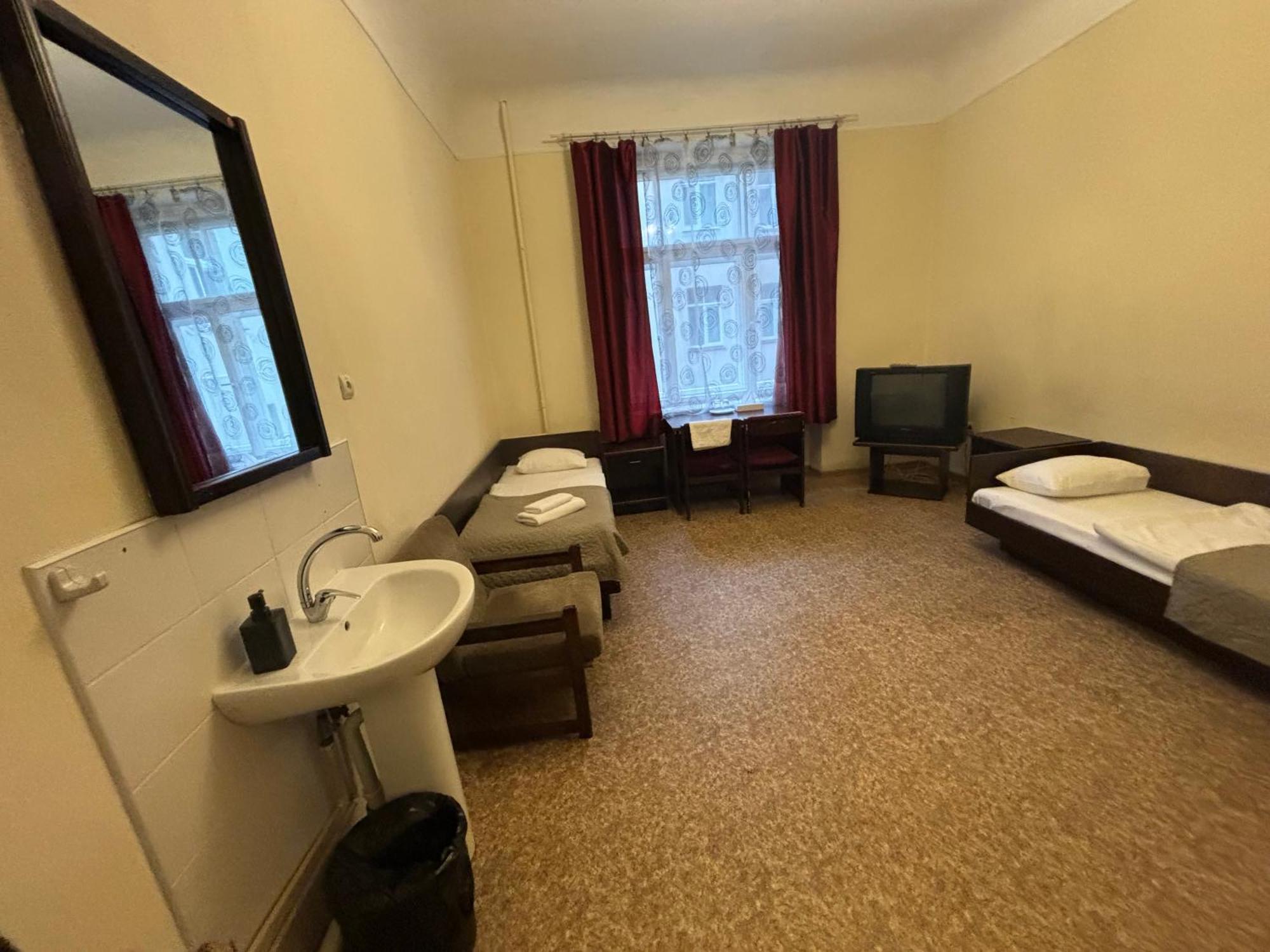 Hostel Viktorija With Private Rooms Riga Exteriör bild