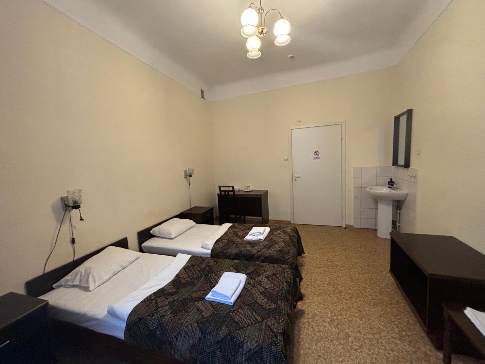 Hostel Viktorija With Private Rooms Riga Exteriör bild